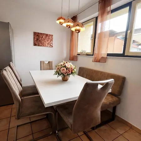 Für 6 Gäste Mit Balkon Und Parkplatz * Filderstadt