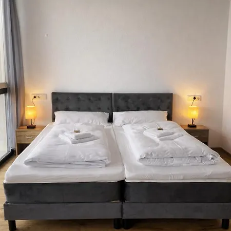 Für 6 Gäste Mit Balkon Und Parkplatz